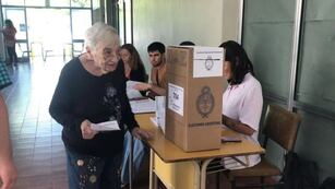 "Beba" tiene 86 años y pensó en volver a votar pensando en sus nietos y bisnietos.
