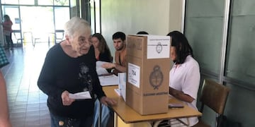 "Beba" tiene 86 años y pensó en volver a votar pensando en sus nietos y bisnietos.