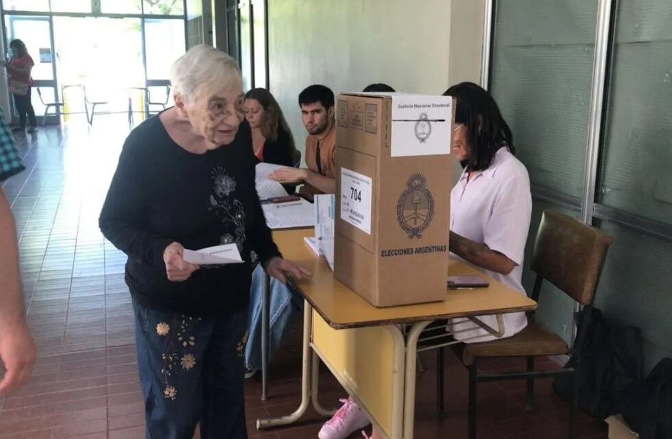 Una abuela de 86 años votó en San Juan: “Vine por el futuro de mis nietos y bisnietos”