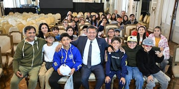 Niños de la Escuela N° 89 de Rumi Punco vivieron una experiencia inolvidable visitando los espacios más emblemáticos de la provincia.