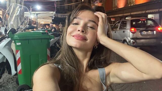 Brenda Asnicar posó de espaldas frente al espejo y reveló sus mejores curvas en Instagram
