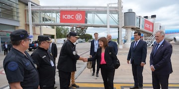Jaldo recibió a la ministra en el aeropuerto B. Matienzo.