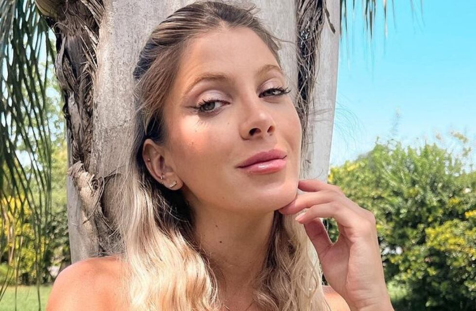 Cande Ruggeri deslumbró con un vestido blanco plisado: “Probando outfits para Año Nuevo”