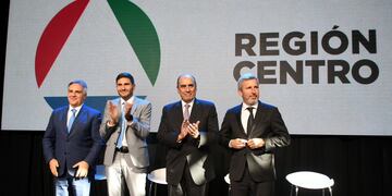Francos estuvo en la asunicón de Pullaro a la presidencia de la Región Centro.