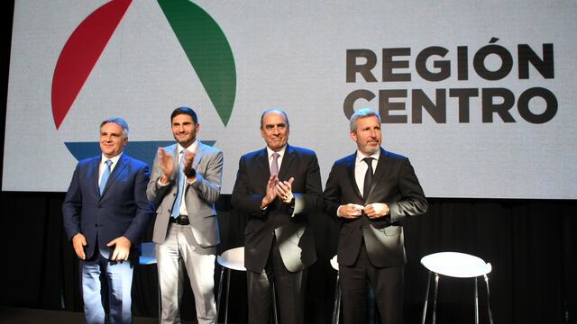 Francos estuvo en la asunicón de Pullaro a la presidencia de la Región Centro.