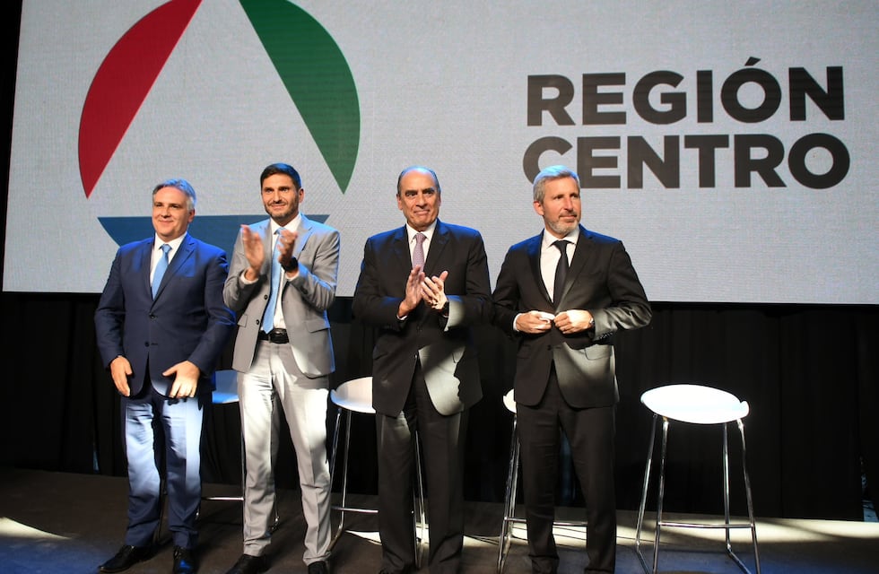 El raid de Francos en medio de la incertidumbre por la “ley bases”: la búsqueda de aval en las provincias