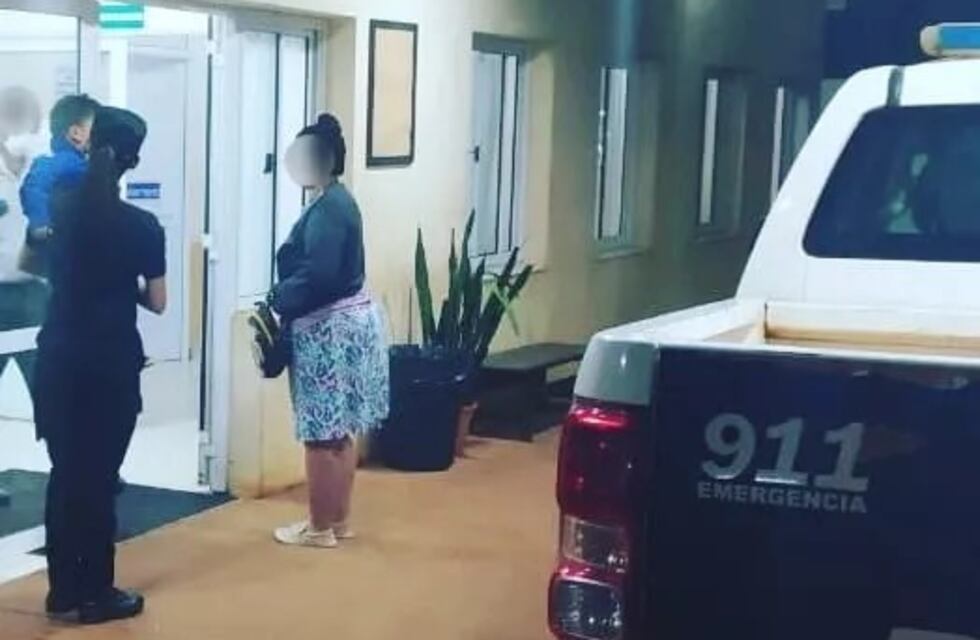 Una madre y su bebé cayeron al pozo de una letrina en Campo Grande y tuvieron que ser rescatados