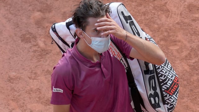 Dominic Thiem se despidió en primera ronda de Roland Garros.