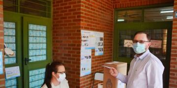 PASO 2021 en Misiones | El actual diputado nacional, Diego Sartori votó en Leandro N. Alem.