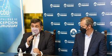 Certamen literario organizado por los gobiernos de Paraná y Concepción del Uruguay fue lanzado este viernes por los intendentes Oliva y Bahl. “Entre Orillas” permitirá seleccionar a diez autores de Entre Ríos.