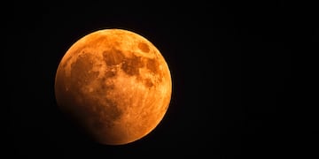 Tonalidades. Durante el eclipse, la Luna adquiere tonalidades rojizas y anaranjadas. (Pexels)