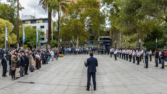 La Ciudad de Mendoza homenajeó a veteranos y caídos de Malvinas.