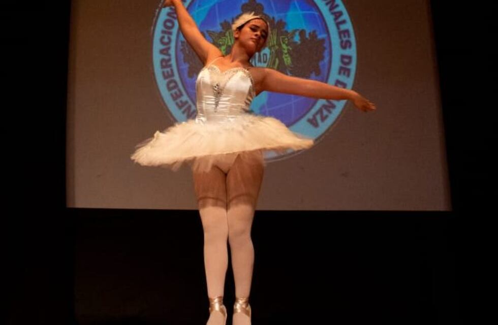 Bailarina de Eldorado brilló en el Concurso Internacional La Mesopotamia Danza