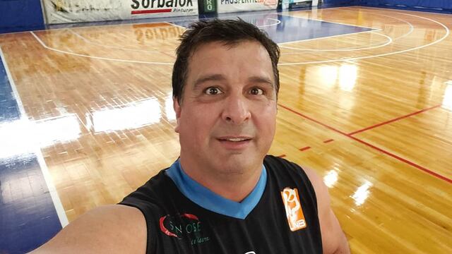 El diputado nacional Marcelo Casaretto fue visto viendo un partido de básquet en medio del presupuesto.