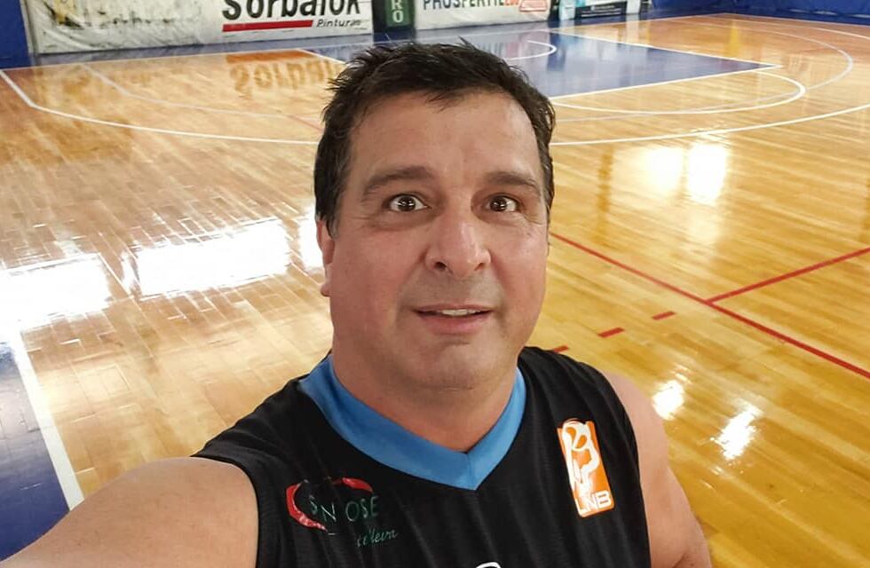 En medio del debate por el Presupuesto, un diputado oficialista se puso a ver un partido de básquet