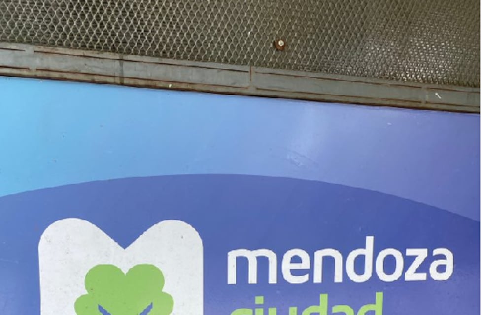 Un estadounidense cuestionó el logo de la Ciudad de Mendoza y generó polémica con un tweet viral