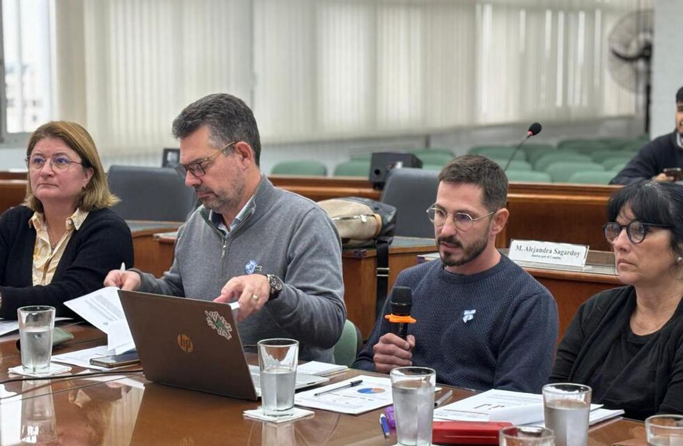 Aumento en minibuses: el DEM defendió la suba a $1200, el PJ anunció un proyecto a menos de $1000