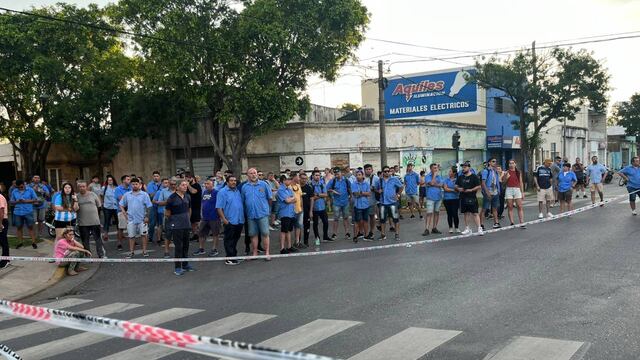 Decenas de choferes se reunieron este sábado en Eva Perón y Cullen, la escena del crimen.