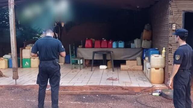 Puerto Iguazú: allanaron un domicilio por “hurto” y se encontraron con un punto ilegal de venta de combustible.