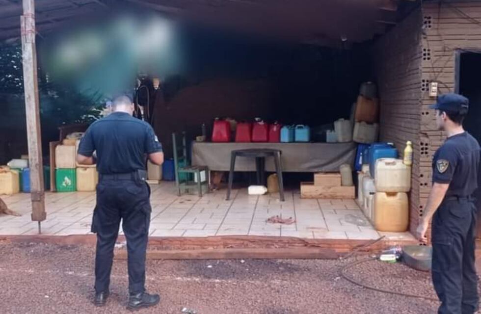 Puerto Iguazú: allanaron un domicilio por “hurto” y se encontraron con un punto ilegal de venta de combustible
