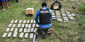 Fueron por un robo y descubrieron a un centro de distribución de drogas