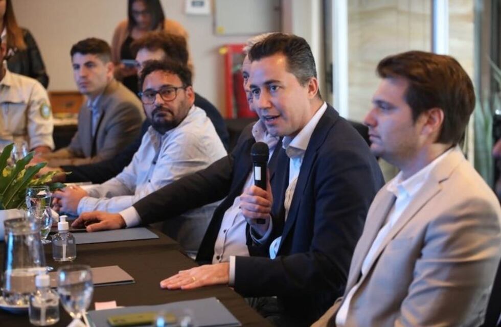 Manuel Calvo encabezó la primera reunión de la mesa de trabajo Ansenuza