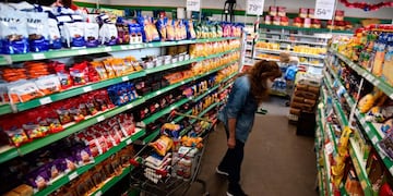 Para arriba. Los alimentos acumulan subas mensuales que preocupan al Gobierno. (Pedro Castillo / Archivo)