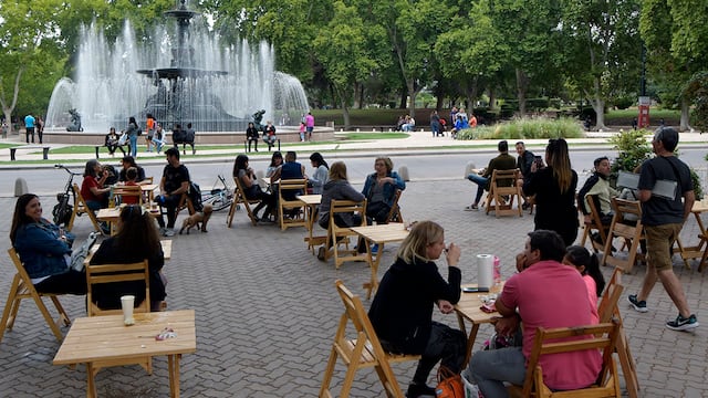 Parque General San Martín, en Mendoza, una de las ciudades más elegidas para pasar el fin de semana largo.