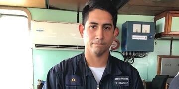Su principal responsabilidad es planificar el recorrido marítimo para que el buque llegue a puerto de forma segura.