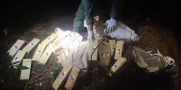 San Pedro: hallan enterrado un contrabando de marihuana.