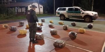 Colonia Delicia: secuestran más de 300 kilos de marihuana en zona ribereña del río Paraná.