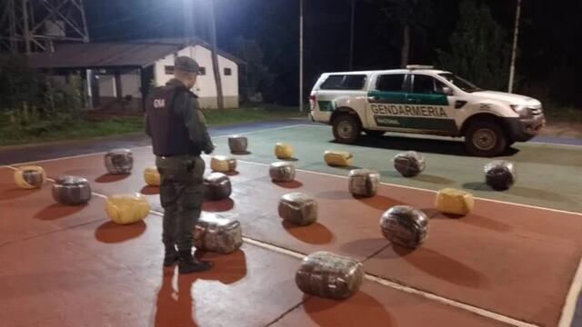 Colonia Delicia: secuestran más de 300 kilos de marihuana en zona ribereña del río Paraná.