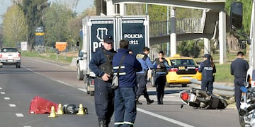 Dos hombres transitaban en una motocicleta y se accidentaron en Luján de Cuyo. Uno murió y el otro está grave. Imagen ilustrativa
Foto : Orlando Pelichotti
