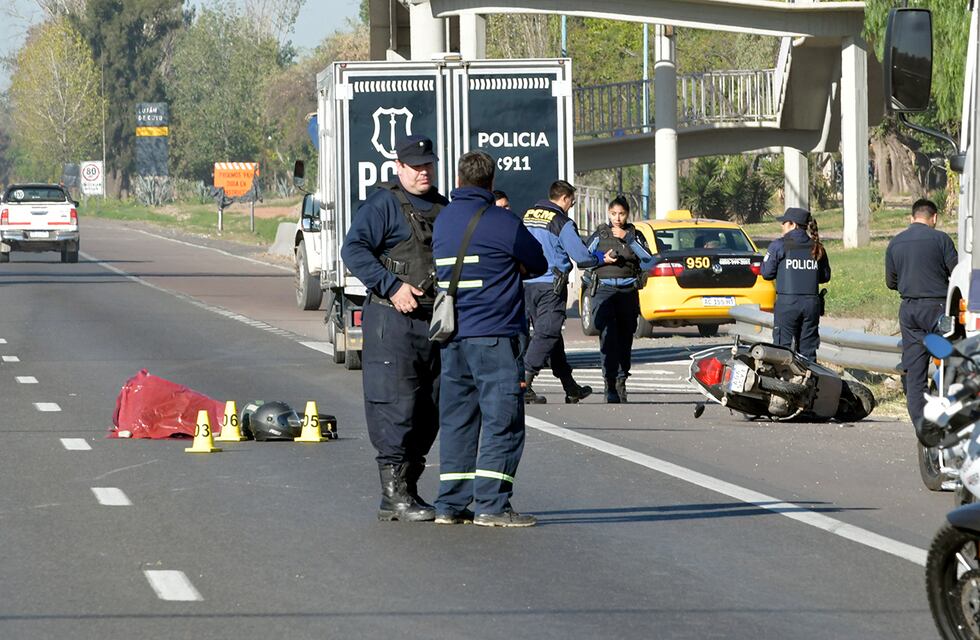 Trágico domingo en Mendoza: dos muertes en accidentes viales y una beba grave por ahogamiento en una pileta