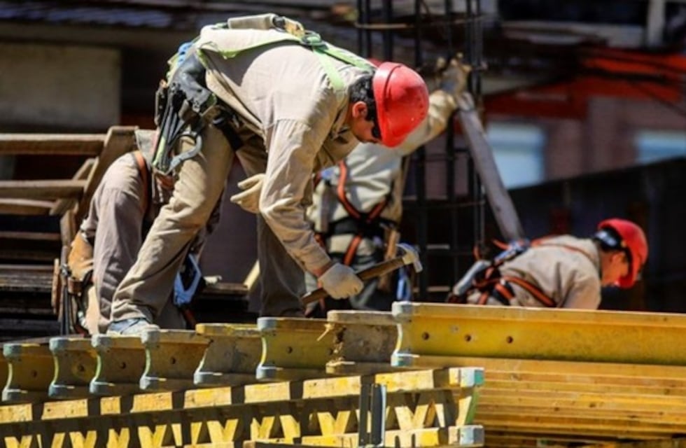 La construcción profundiza su crisis en Misiones: fuerte caída del empleo, menos empresas y baja en nuevas obras