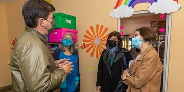 Soldini: junto a Supervisoras, Luciani recorrió el lote del futuro Jardín Provincial (Facebook Comuna de Soldini)