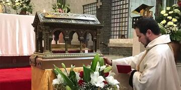 Las relisquias de la vidente del Sagrado Corazón reposan en una caja.
