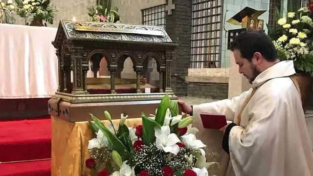 Las relisquias de la vidente del Sagrado Corazón reposan en una caja.