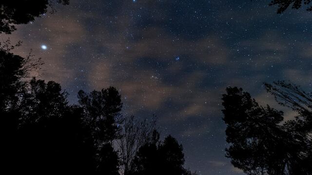 La mágica noche estrellada acabó con unas impactantes visitas en el cielo de Berisso.
