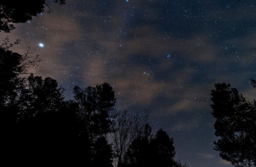 ¿OVNIS en Berisso?: luces extrañas aparecieron en el cielo y un vecino grabó el misterioso suceso