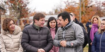 El Gobernador Melella junto al Intendente Daniel Harrington, visitaron la obra del nuevo gimnasio polideportivo.
