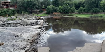 Los ríos de Córdoba, tras la tormenta. Así quedó el río San Antonio, en la zona Playas de Oro. (Gentileza)