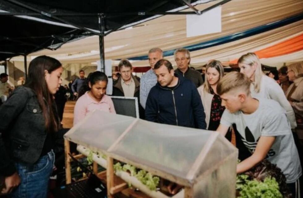 Almafuerte: entregaron insumos y herramientas a productores y emprendedores