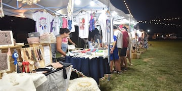 Feria de la Curva en Pueblo Belgrano