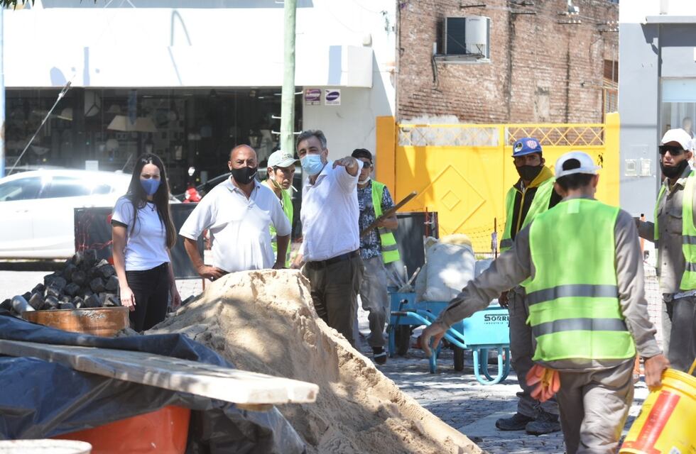 El Intendente recorrió la obra de seguridad vial en avenida Santa Fe