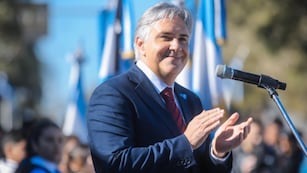 Martín Llaryora encabezó el acto provincial del Día de la Bandera en Río Primero.