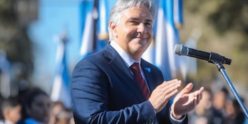 Martín Llaryora encabezó el acto provincial del Día de la Bandera en Río Primero.
