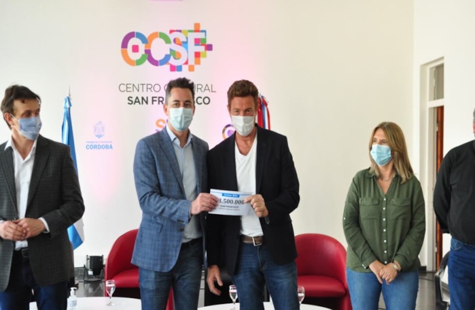 Manuel Calvo visitó San Francisco y entregó dinero