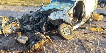Choque entre una camioneta y un camión en la ruta 7 (Gentileza / Twitter @matipascualetti)