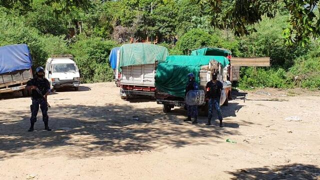 Secuestraron diez vehículos entre motos de carga y camiones